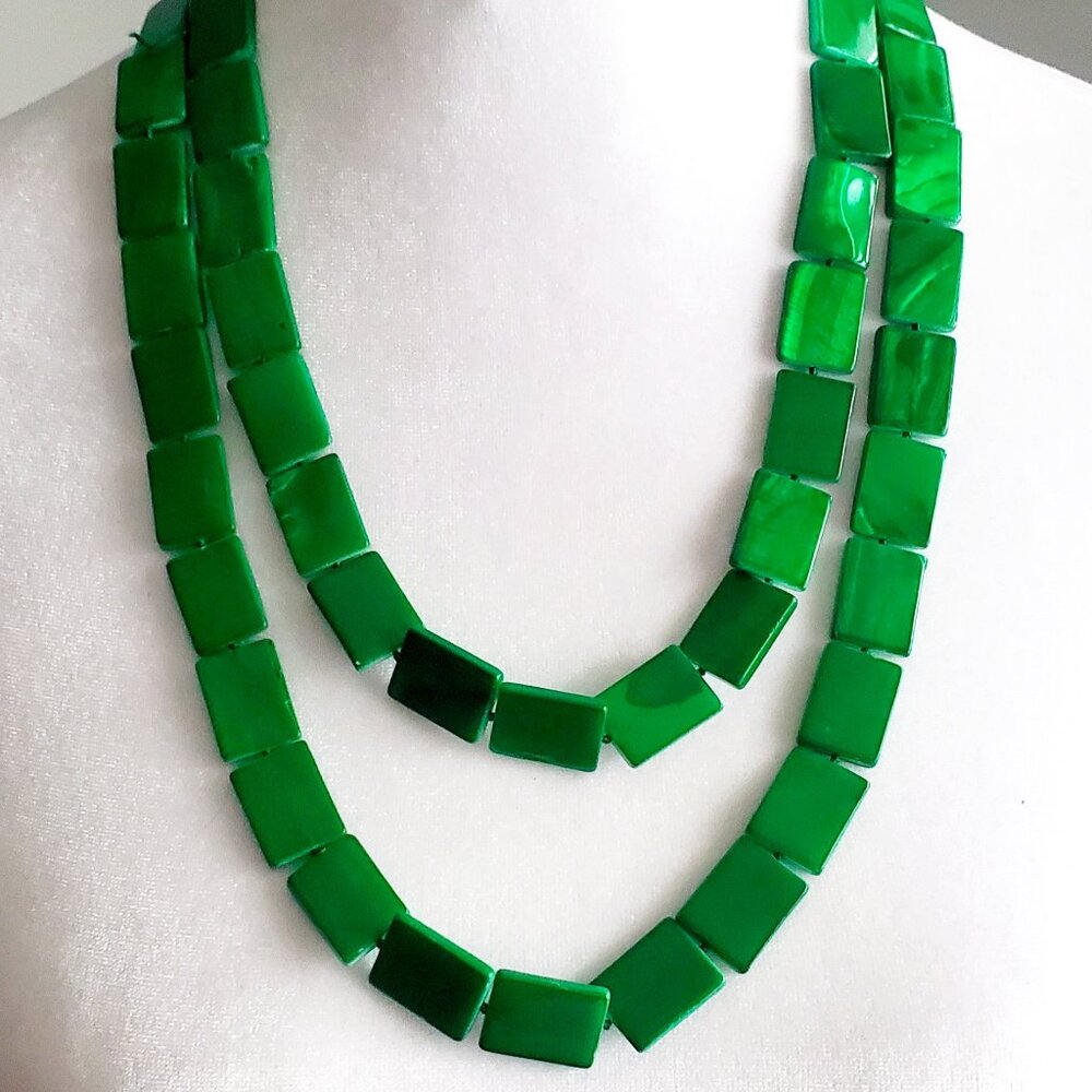 UNIQUE VTG Long Kelly Green Chiclet Glass Beads Wrap Necklace Smooth No Clasp